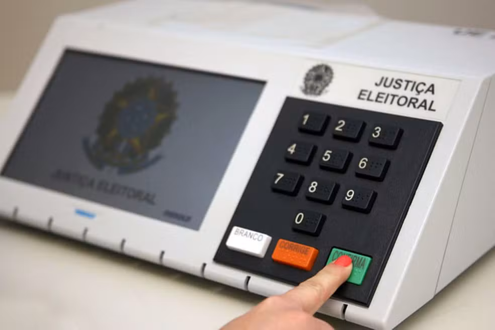 Quaest, 2º turno: Lula, 42%; Flávio Bolsonaro, 41%