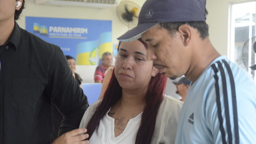 Pais de criança que morreu em UPA são recebidos por Nilda após protesto