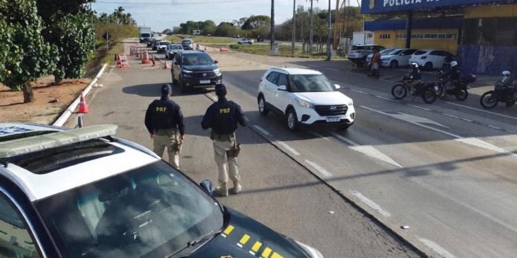 PRF reforça fiscalização nas rodovias federais do RN para o feriado prolongado