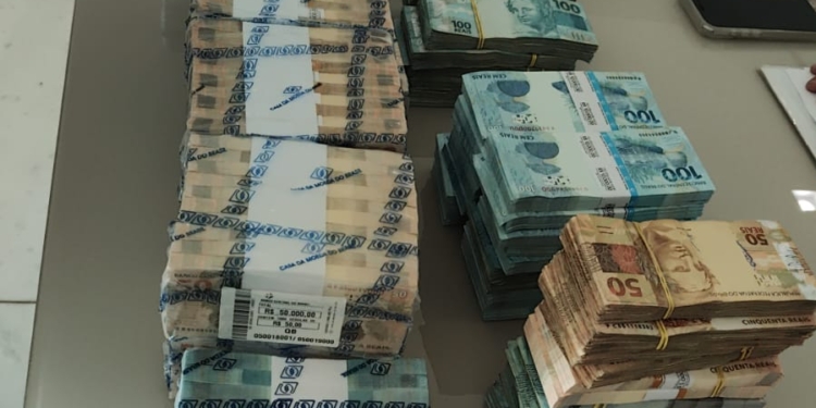 PF apreende mais de R$ 1,5 milhão durante operação que apura possível caixa dois eleitoral em Natal