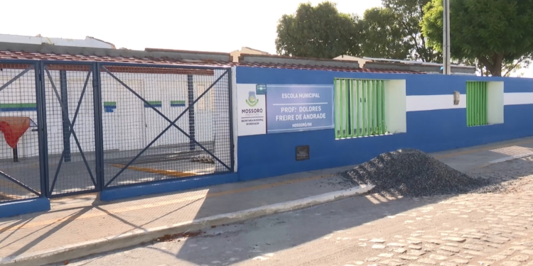 Após previsão de 15 dias, aulas de escola municipal continuam na Igreja Batista em Mossoró
