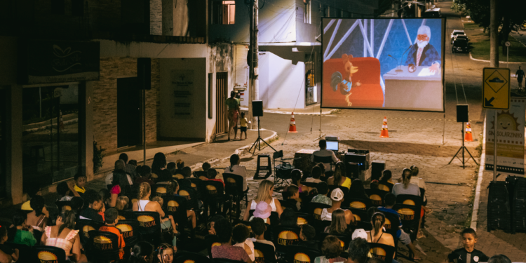 CineSolarzinho leva cinema movido a energia solar para praça de Mossoró nesta terça-feira (15)